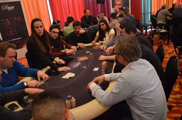 Tafel Christophe- Siema- Randy | 2015/01 - Utrecht Poker Series - 700 eu Main Event 